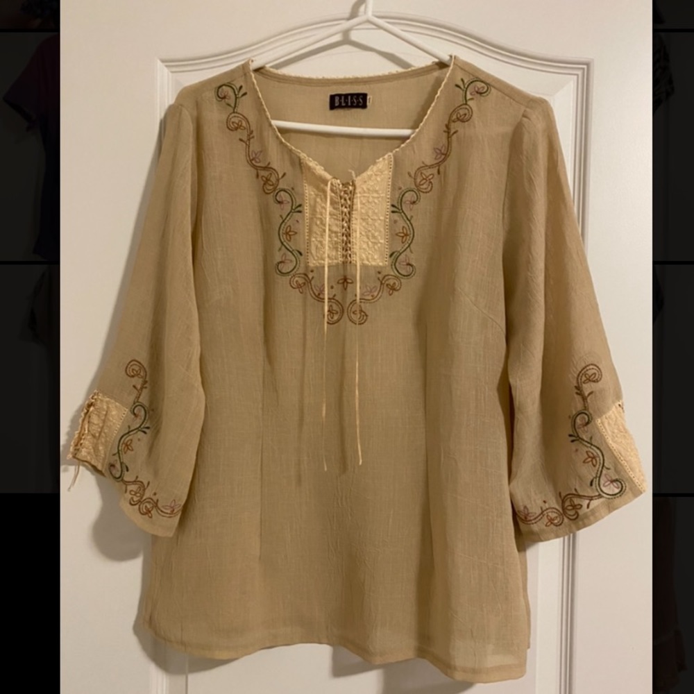 Mid length sleeves top - Picture 3 of 4
